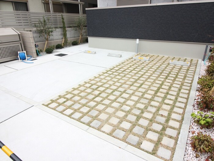 物件外観写真5　(駐車場)