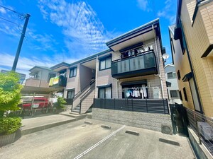 サンフィ－ルド高石外観写真