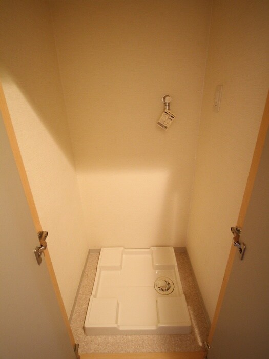 物件内観写真10　(洗濯機置場)