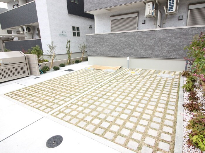 物件外観写真5　(駐車場)