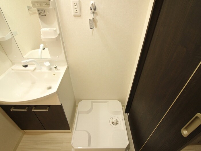 物件内観写真14　(洗濯機置場)