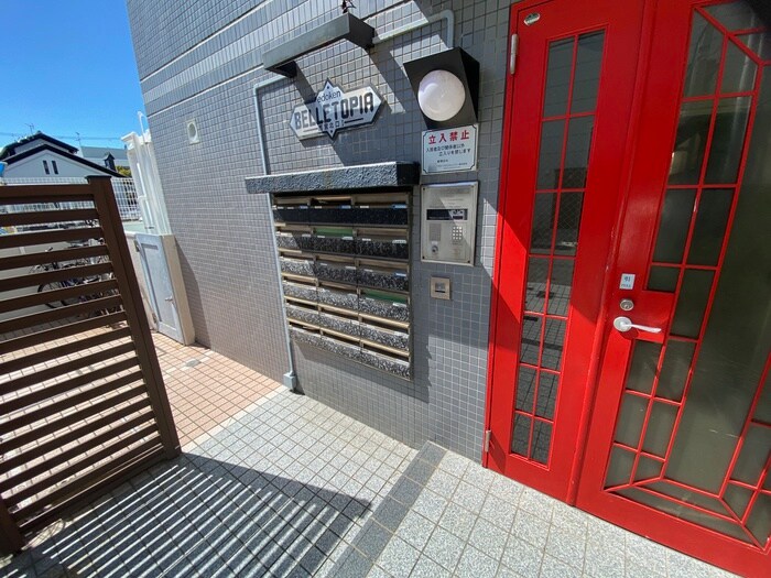 物件外観写真3　(エントランス部分)