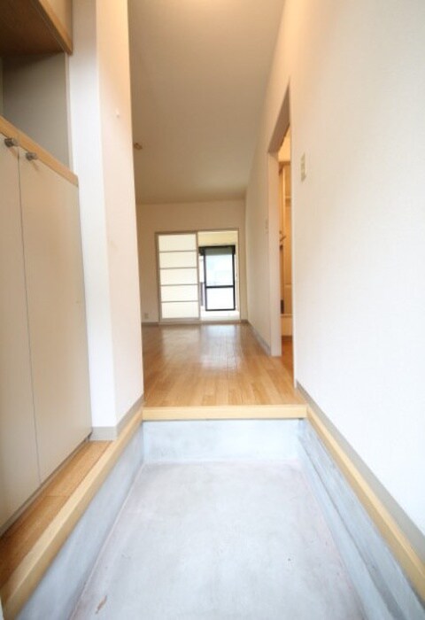 物件内観写真16　(玄関)