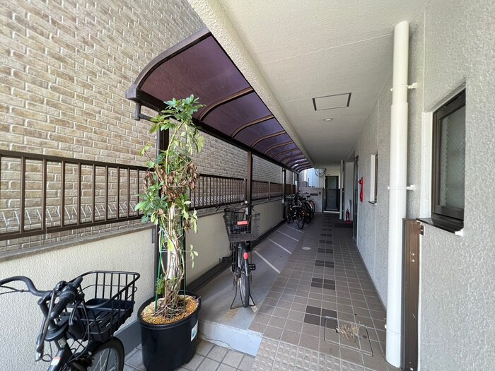 物件外観写真2　(駐輪場)