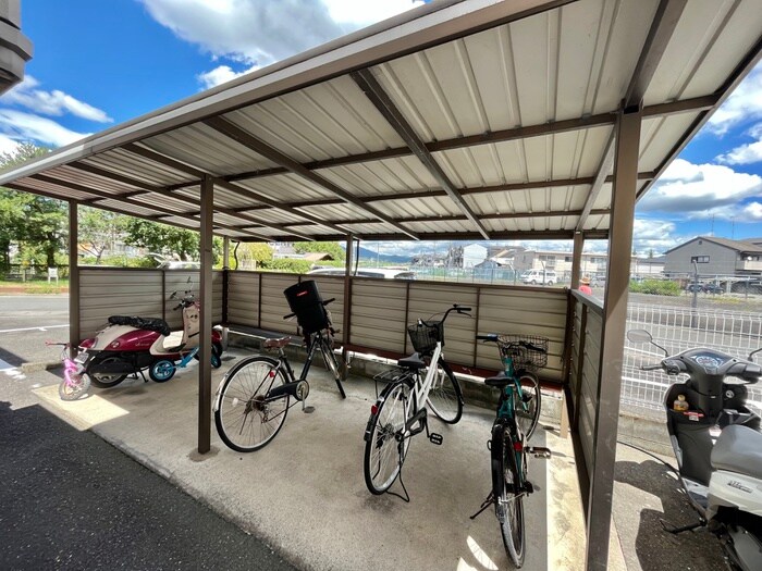 物件外観写真2　(駐輪場)