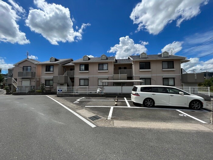 物件外観写真4　(駐車場)