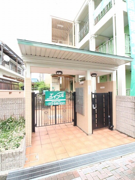 物件外観写真4　(エントランス部分)