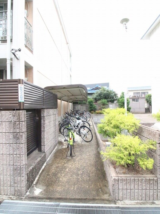 物件外観写真5　(駐輪場)