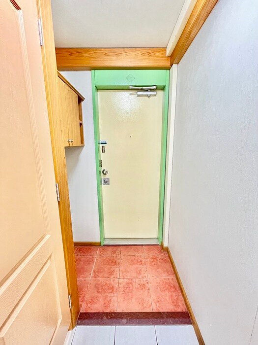 物件内観写真16　(玄関)