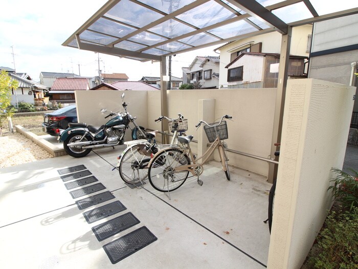 物件外観写真3　(駐輪場)