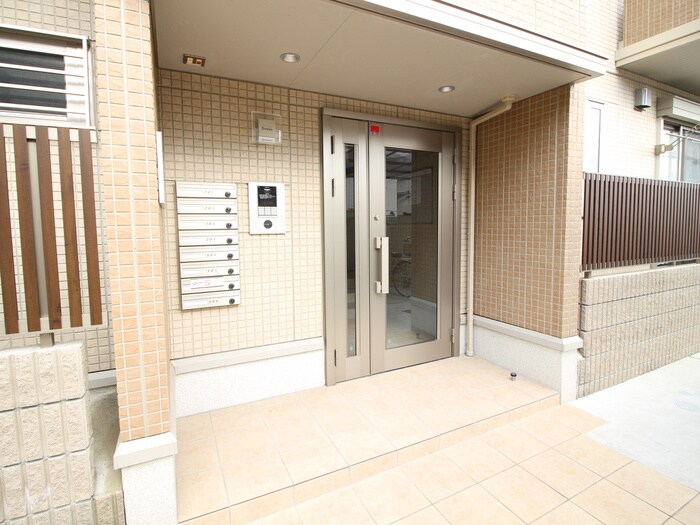 物件外観写真6　(エントランス部分)