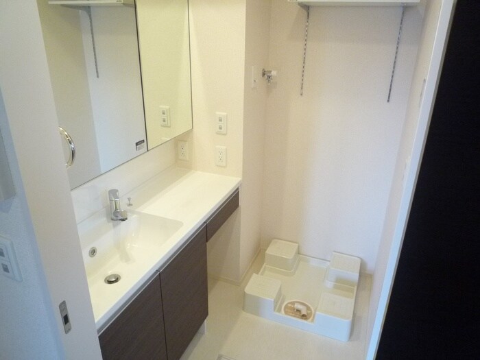 物件内観写真16　(洗濯機置場)