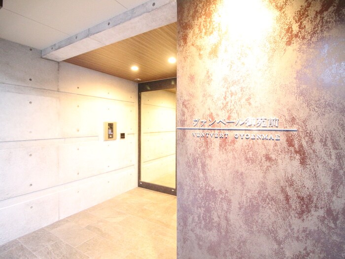 物件外観写真4　(エントランス部分)