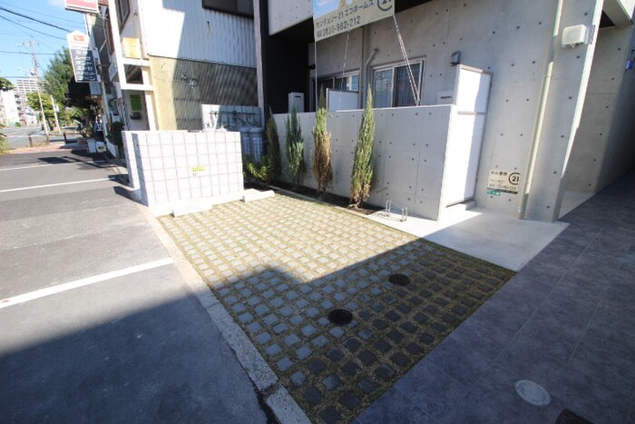 物件外観写真6　(駐車場)