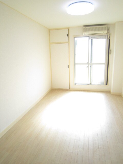 物件内観写真4　(居室)