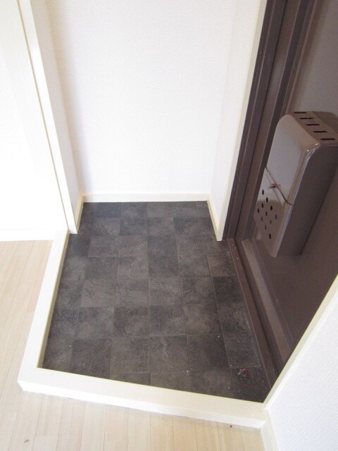 物件内観写真13　(玄関)