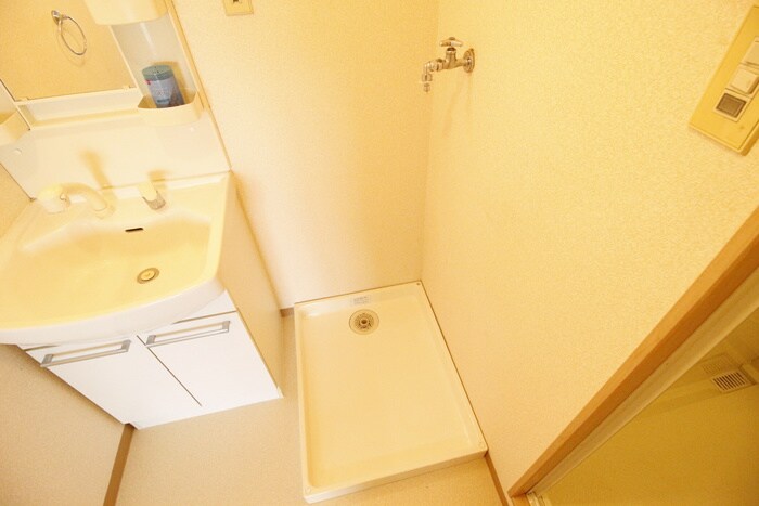 物件内観写真12　(洗濯機置場)