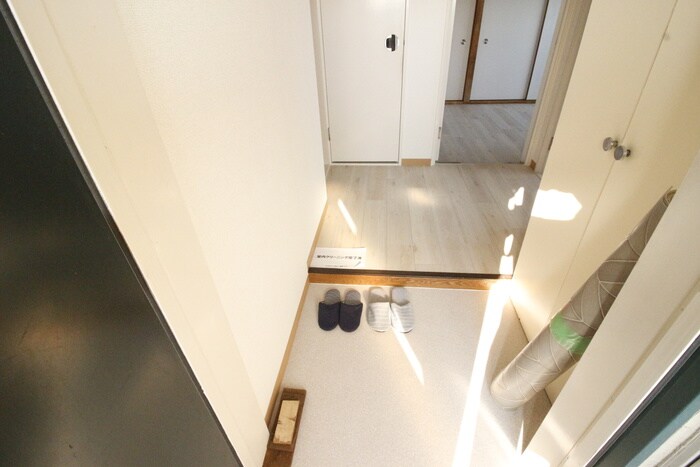 物件内観写真14　(玄関)