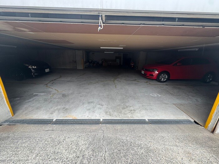 物件外観写真6　(駐車場)