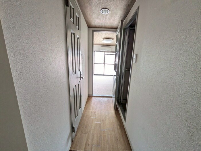 物件内観写真18　(玄関)