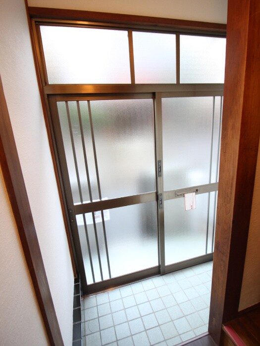 物件内観写真6　(玄関)
