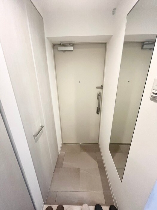 物件内観写真4　(玄関)