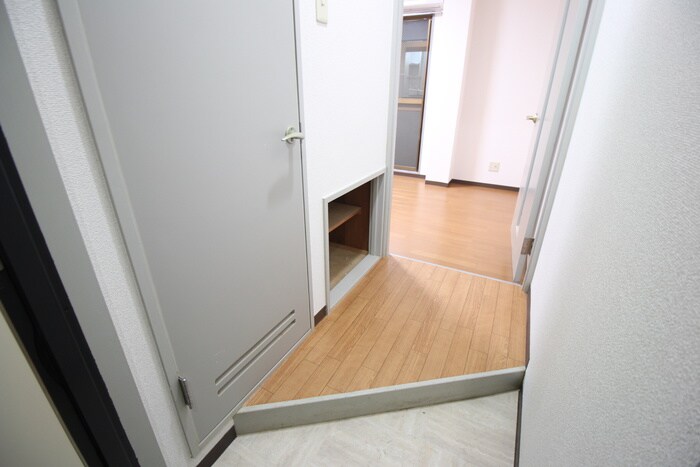 物件内観写真4　(玄関)