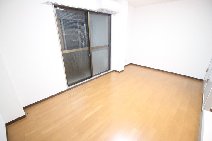 物件内観写真5　(室内からの展望)