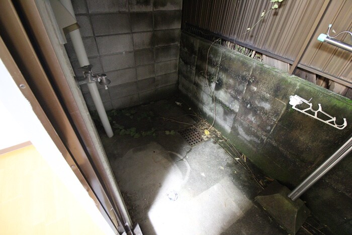 物件内観写真16　(洗濯機置場)