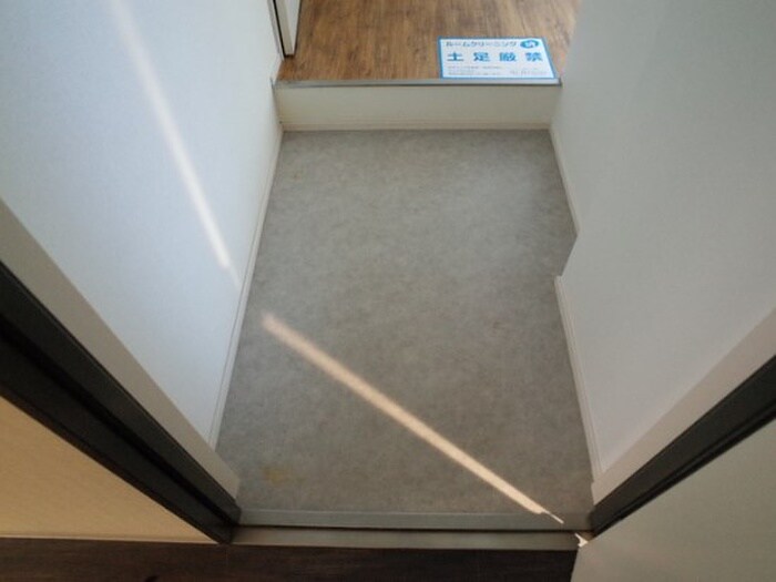 物件内観写真13　(玄関)