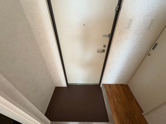 物件内観写真16　(玄関)