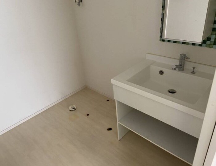 物件内観写真18　(洗濯機置場)