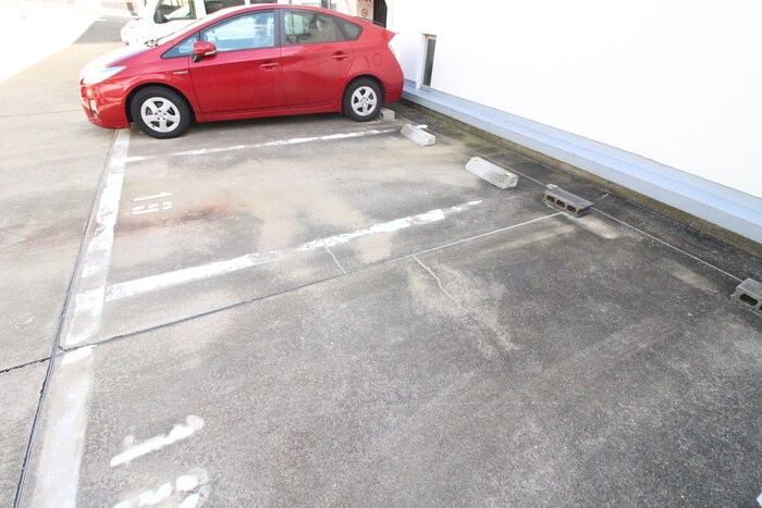 物件外観写真2　(駐車場)