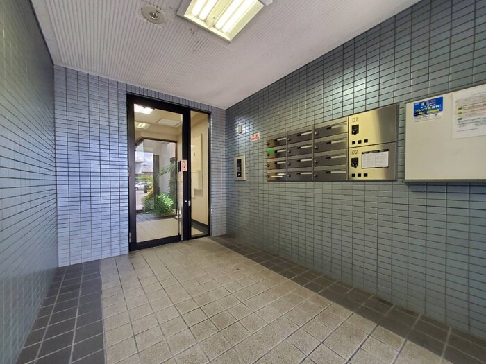 物件外観写真4　(エントランス部分)