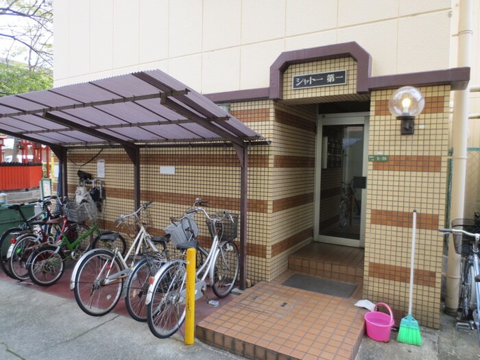 物件外観写真2　(エントランス部分)