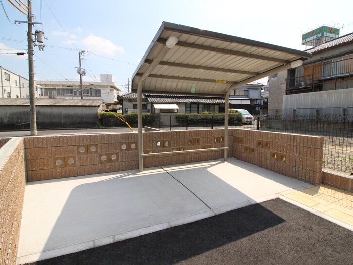 物件外観写真3　(駐輪場)