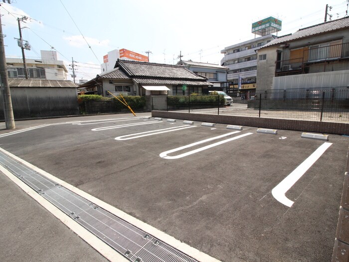 物件外観写真5　(駐車場)