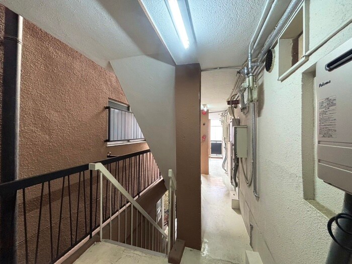 物件外観写真5　(エントランス部分)