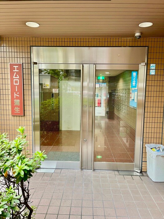 物件外観写真2　(エントランス部分)