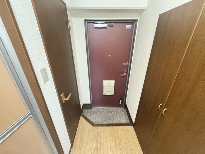 物件内観写真16　(玄関)