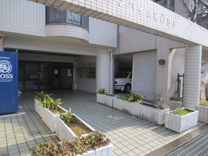 物件外観写真2　(エントランス部分)