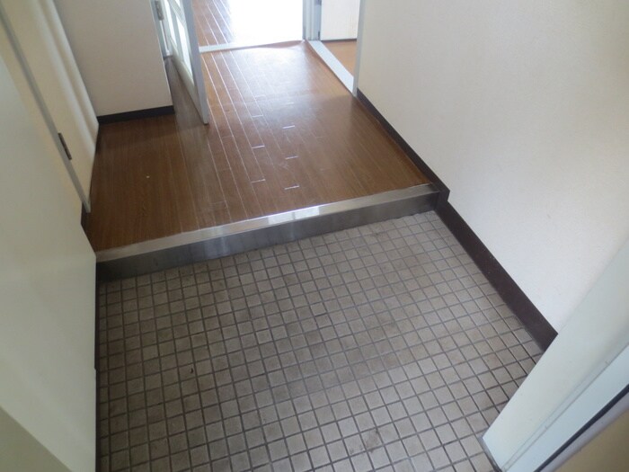物件内観写真9　(玄関)