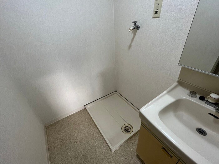 物件内観写真14　(洗濯機置場)