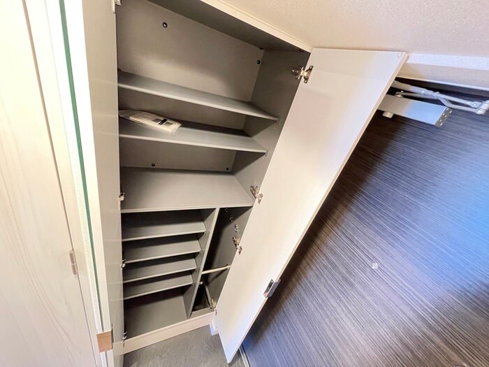 物件内観写真18　(靴箱)