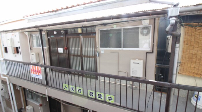 物件外観写真3　(エントランス部分)