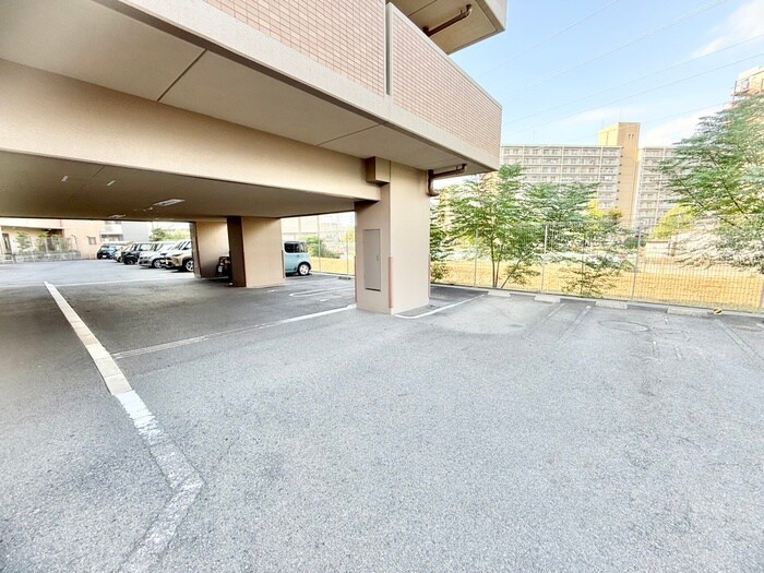 物件外観写真2　(駐車場)