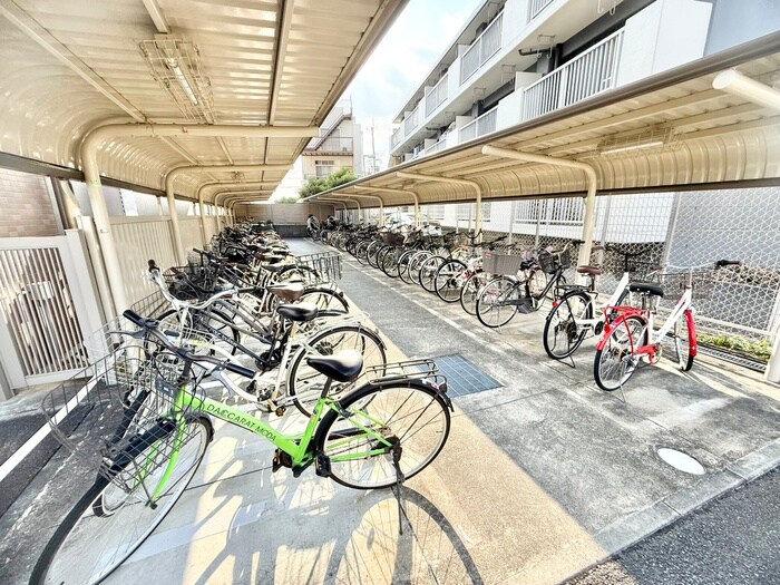 物件外観写真3　(駐輪場)