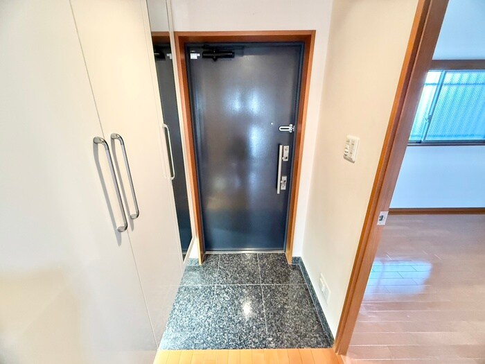 物件内観写真16　(玄関)