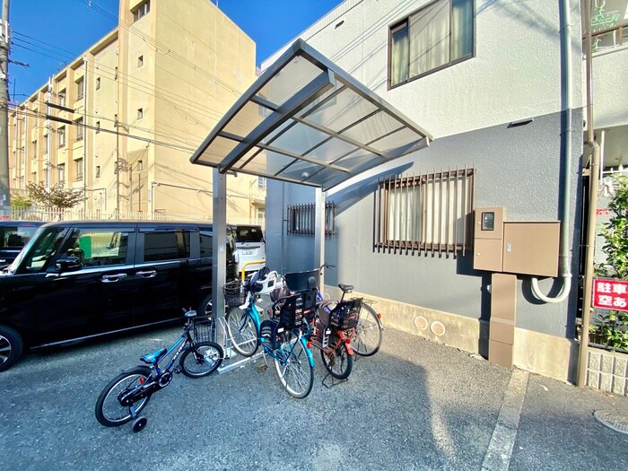 物件外観写真2　(駐輪場)