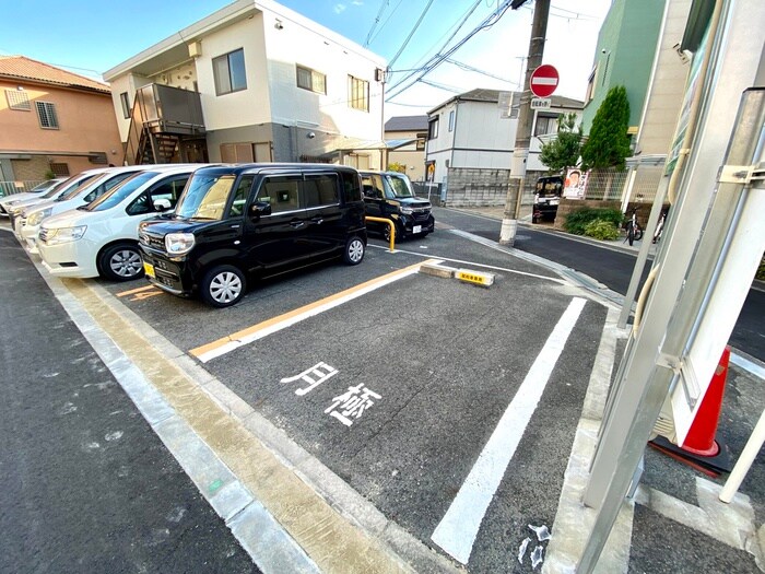 物件外観写真3　(駐車場)